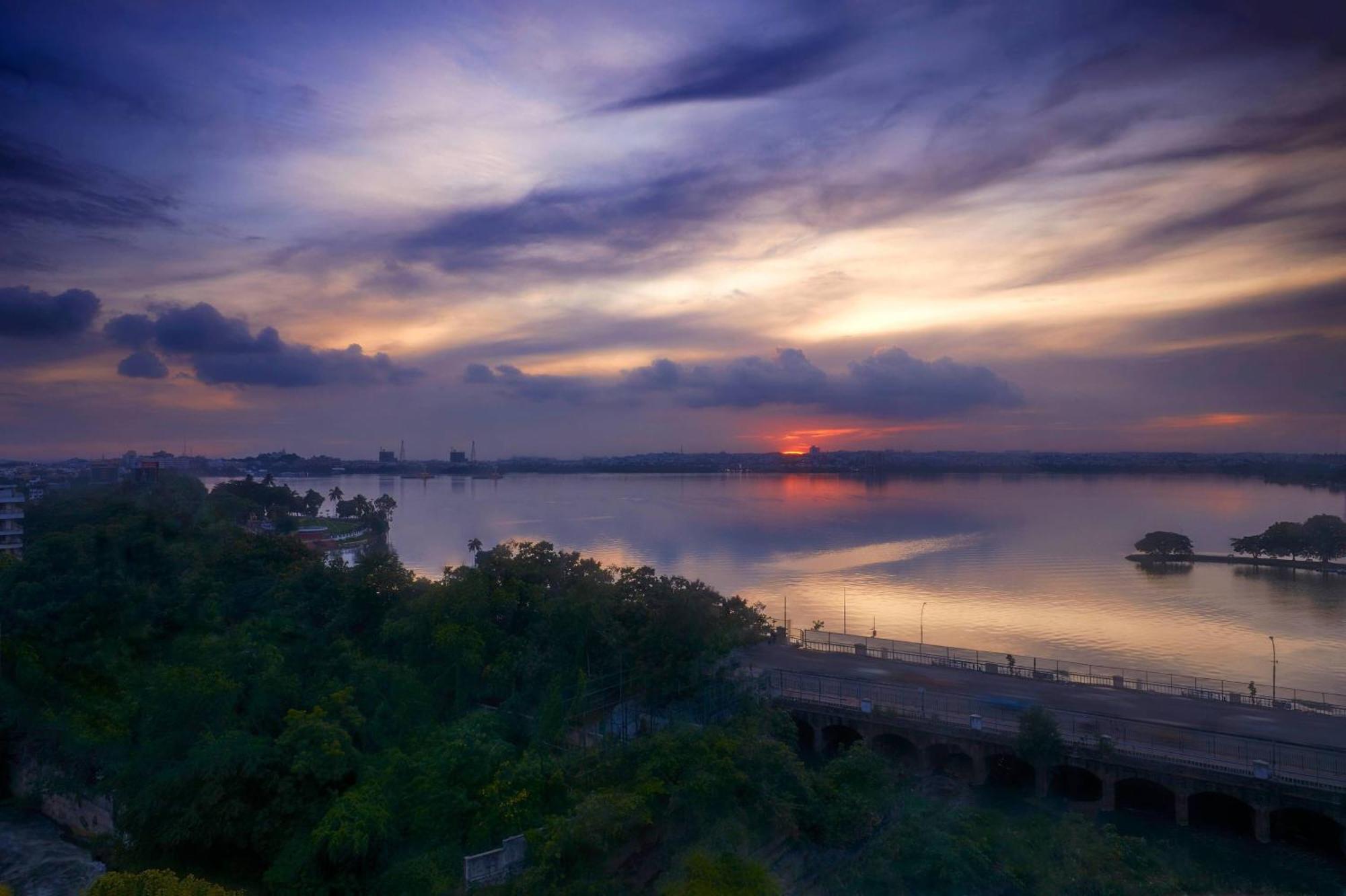 Hyderabad Marriott Hotel & Convention Centre Экстерьер фото