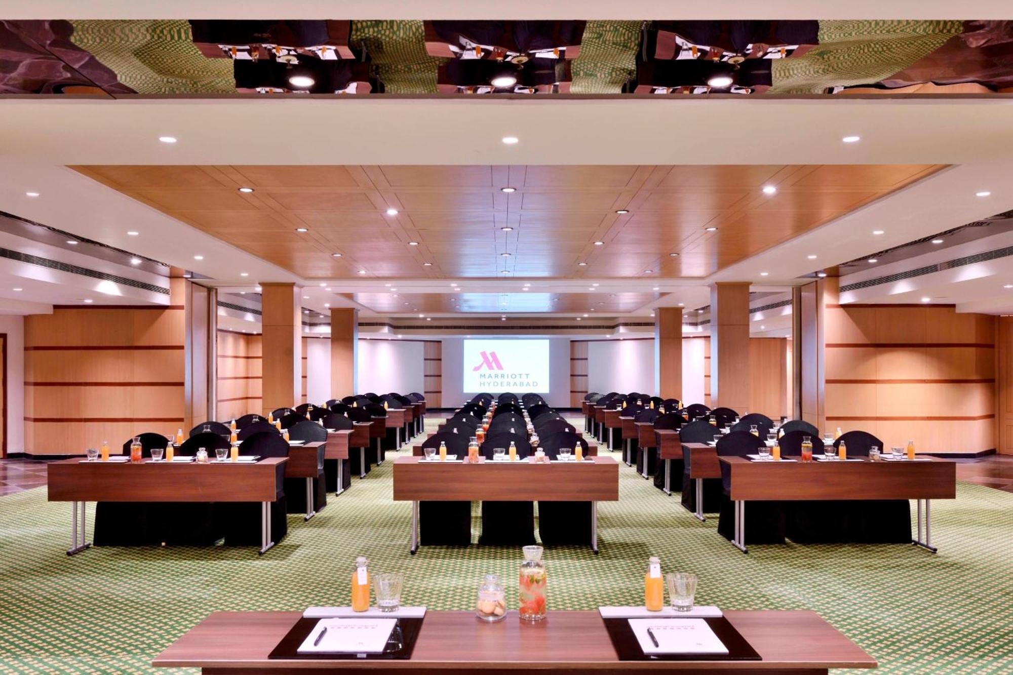 Hyderabad Marriott Hotel & Convention Centre Экстерьер фото