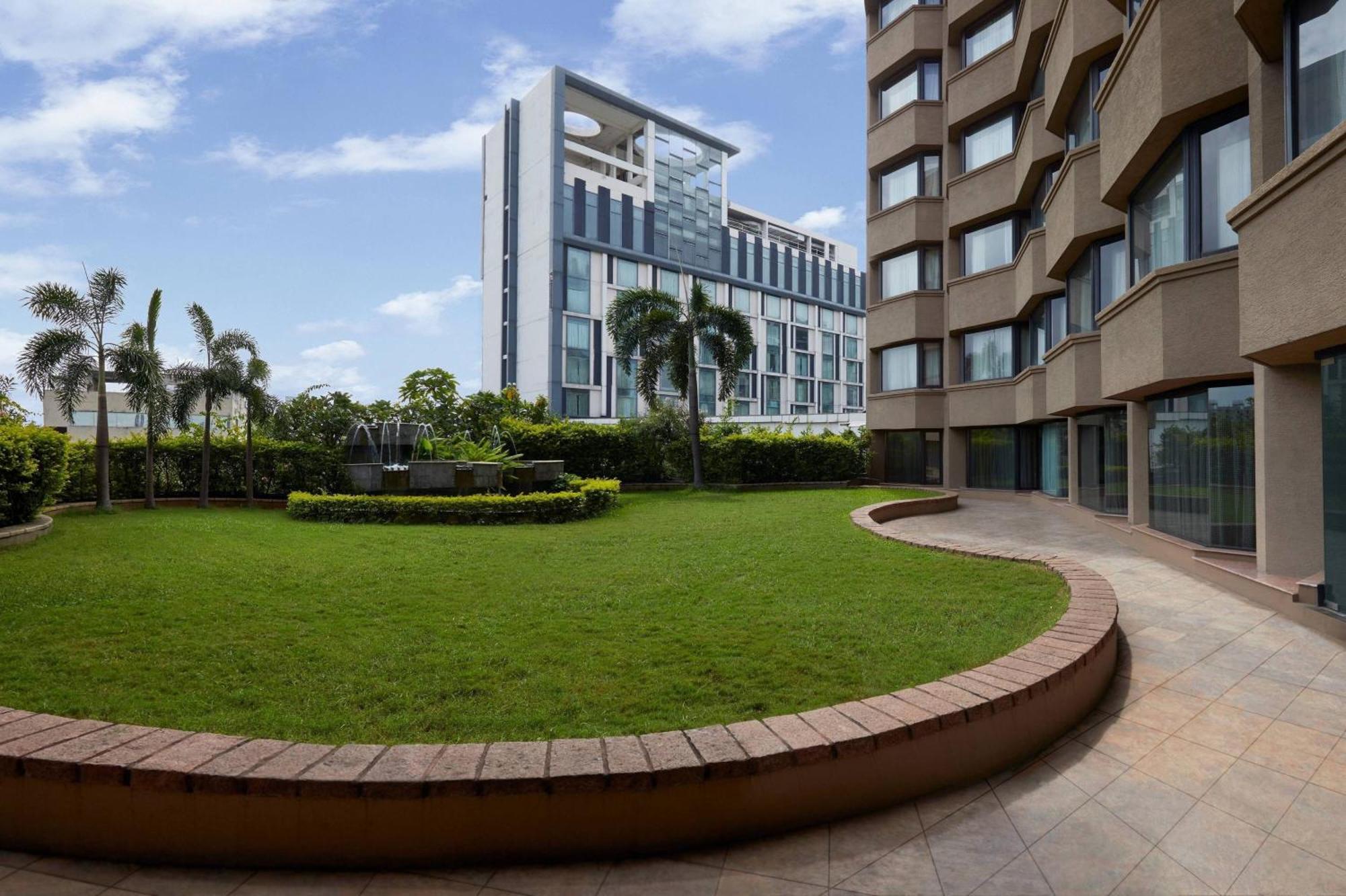 Hyderabad Marriott Hotel & Convention Centre Экстерьер фото